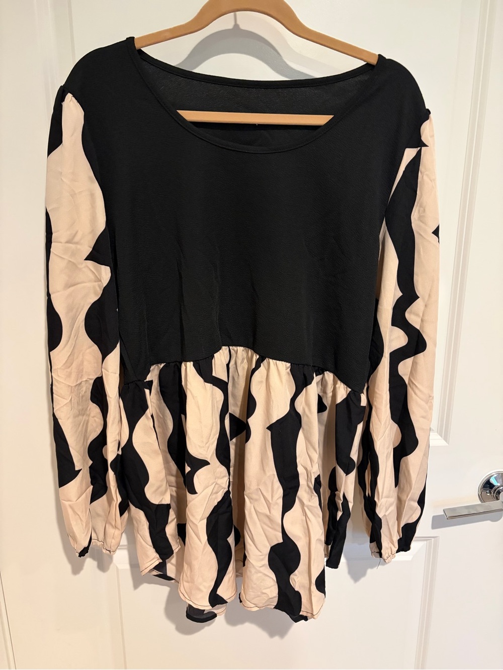 Black and Cream Wave-Print Long Sleeve Peplum Top